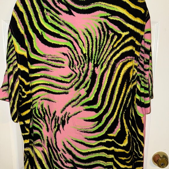 AUTHENTIC  MENS VERSACE SHORT SLEEVE BUTTON UP SHIRT SIZE 48 LOOSE FIT M/L - Picture 9 of 12